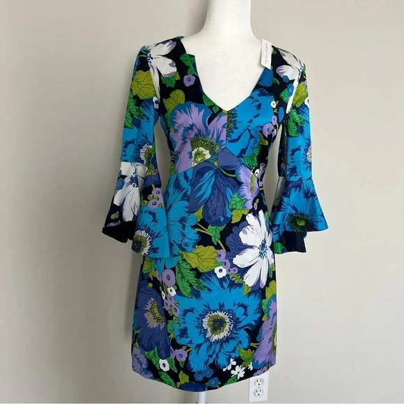 Trina Turk Winnie Wild Flower Faille Bell-Sleeve Dress NWT Sz 0 - Picture 2 of 9